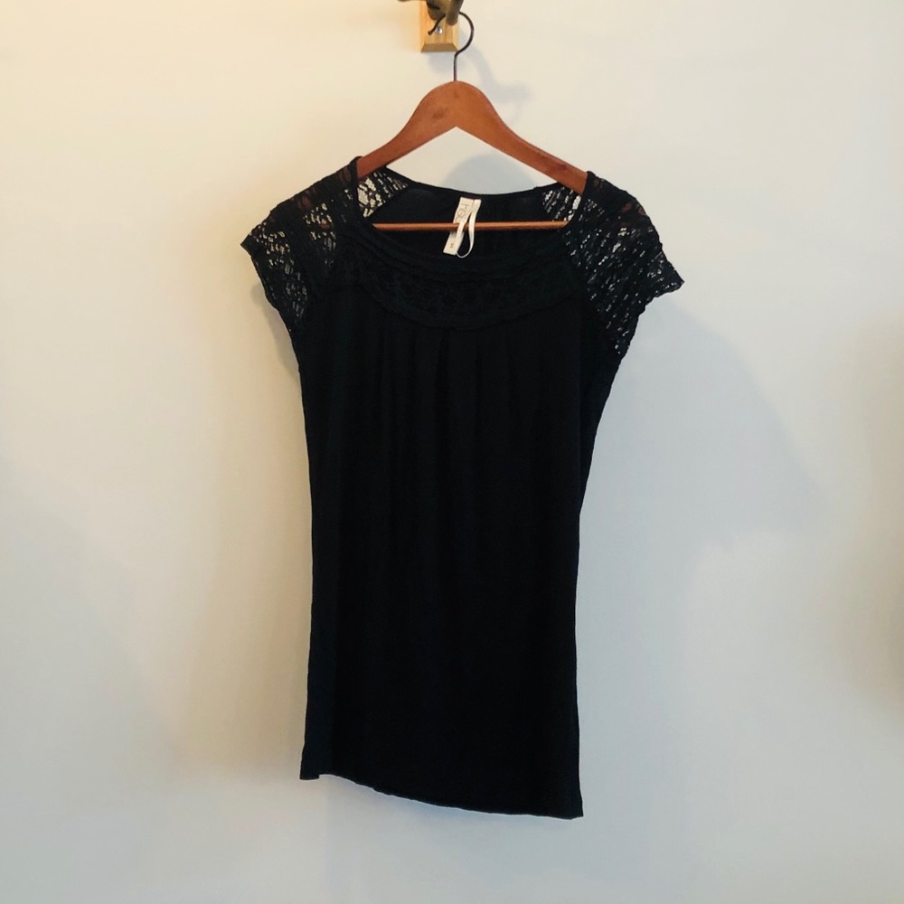 [Free] Kische - Lace Sleeve Top